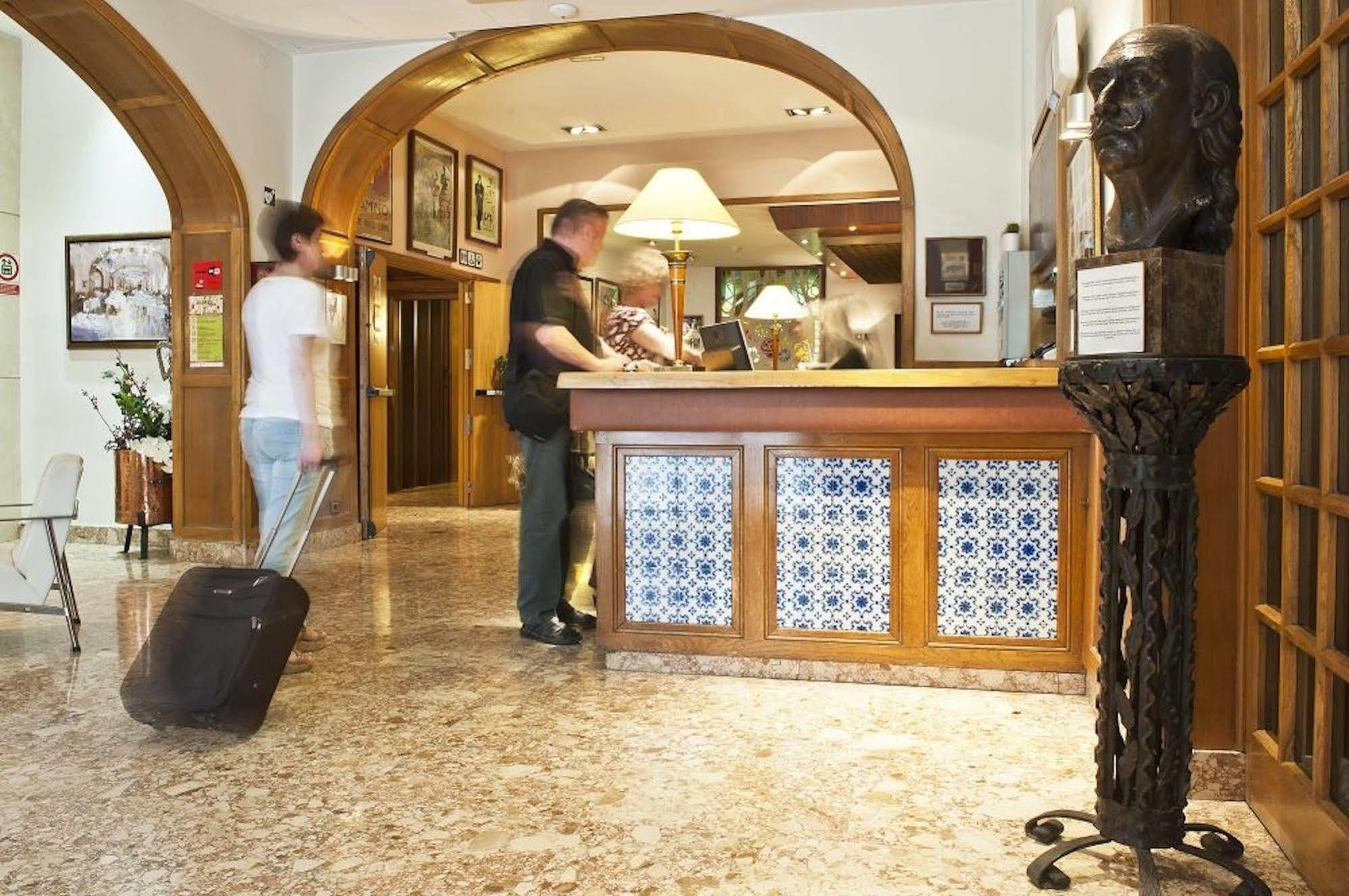 Hotel Duran Фігерас Екстер'єр фото